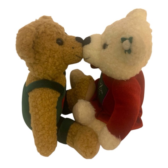 Hallmark Kiss Kiss Mistletoe Bears Plush Toy Magnetic Stuffed Teddy Couple - Picture 5 of 8